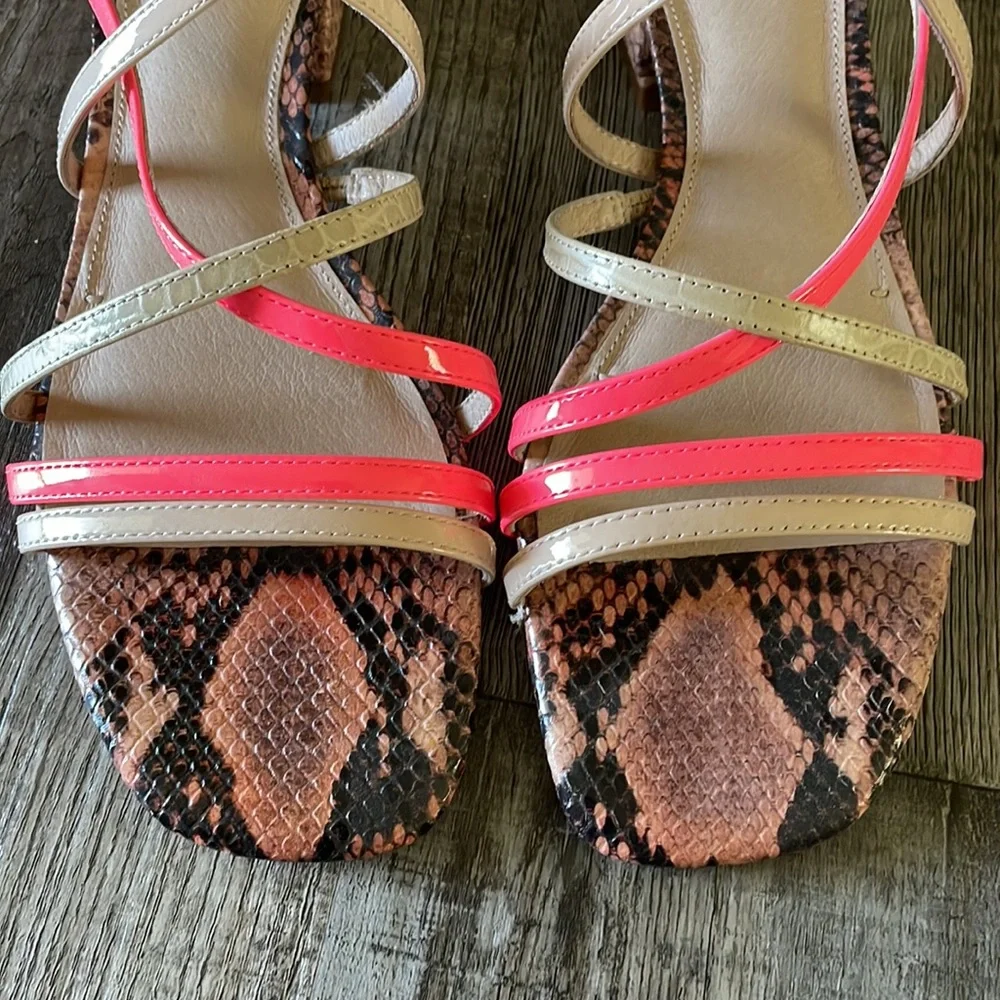 Louise et Cie NWOT Lo-eleri neon pink snakeskin sandals